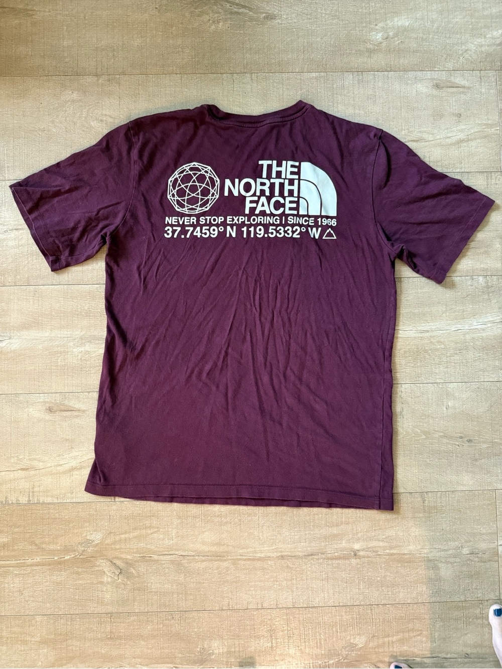 The North Face Maroon Short-Sleeve Logo Tee medium never stop exploring cotton